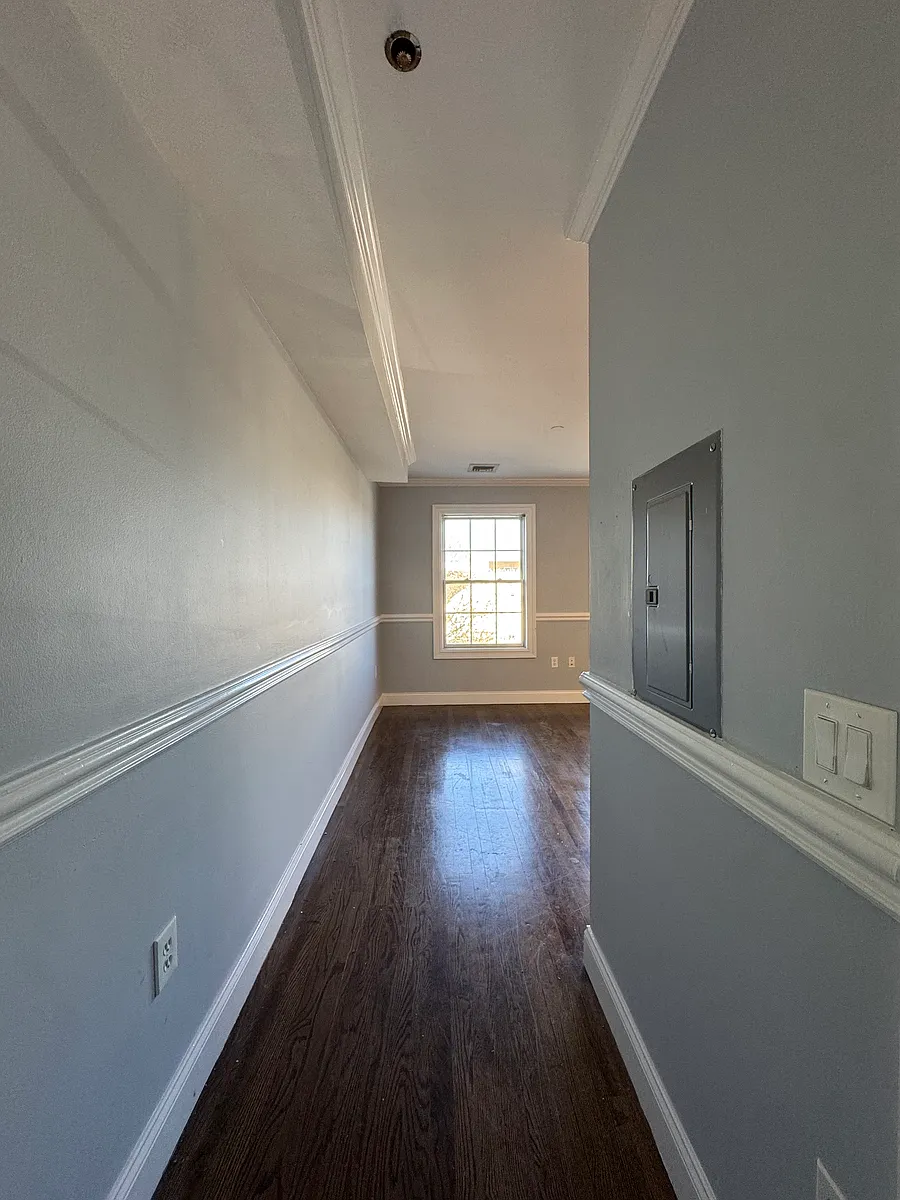Entrance hallway - 791 E Main St #2D