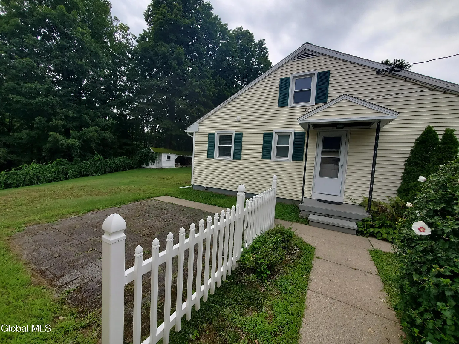3 bed, 1140 sqft, $2,300 — Photo 4
