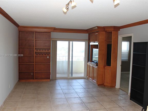 4th image of 900 NE 18th Ave APT 801