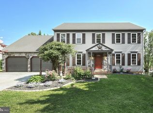 532 El Dorado Dr, Red Lion, PA 17356