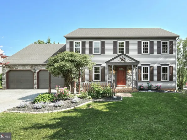 532 El Dorado Dr, Red Lion, PA 17356