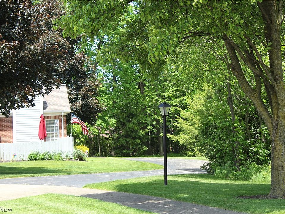 1st image of 70 Stratford Green Dr APT 3