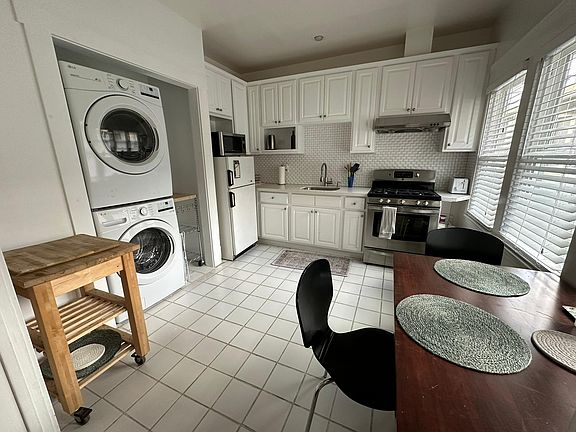 2nd image of 472 Wesley Ave