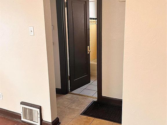 4th image of 3014 Maywood Ave
