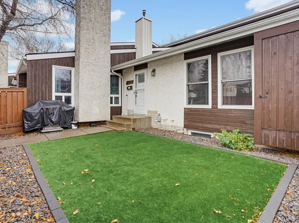 18407 66th Ave NW, Edmonton, AB T5T 2M1