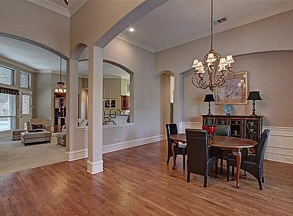 3rd image of 1404 Haddington Ln