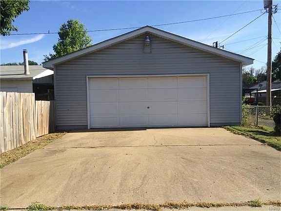 3rd image of 403 Leslie Ave
