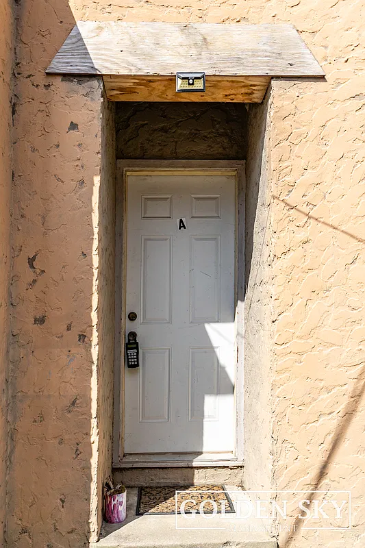 2 bed, 1.0 bath, $800 — Photo 3