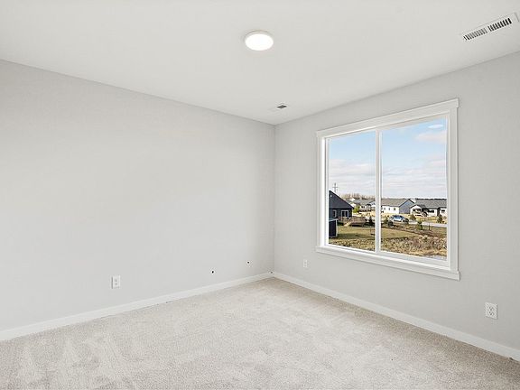 4th image of 2927 Birchwood Dr