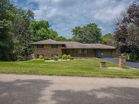 2nd image of 519 Overlook Dr NE