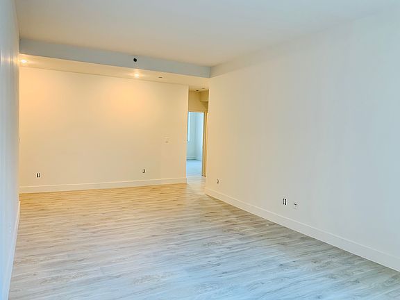 4th image of 229 W 60th St APT 4E