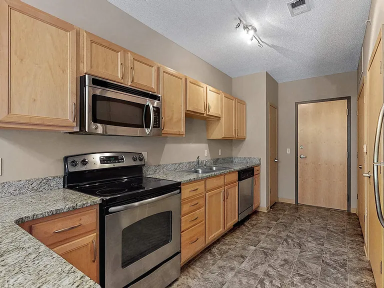 L14 Flats — Photo 37
