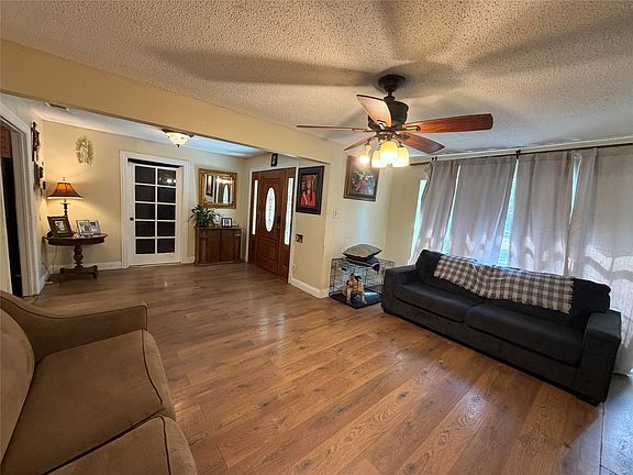3rd image of 1333 Springlake Dr