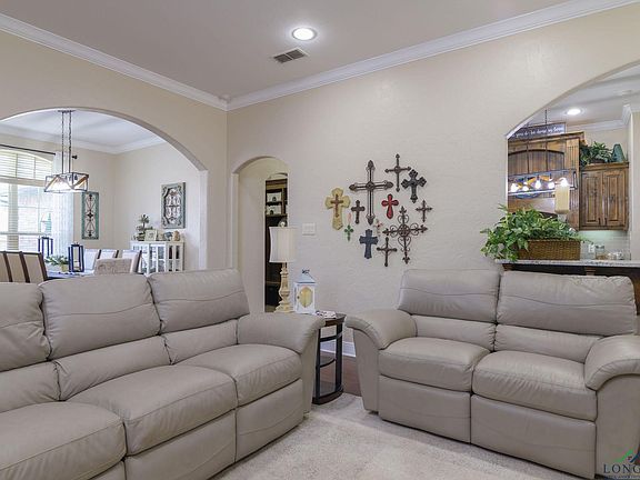 5th image of 905 Woodridge Cir