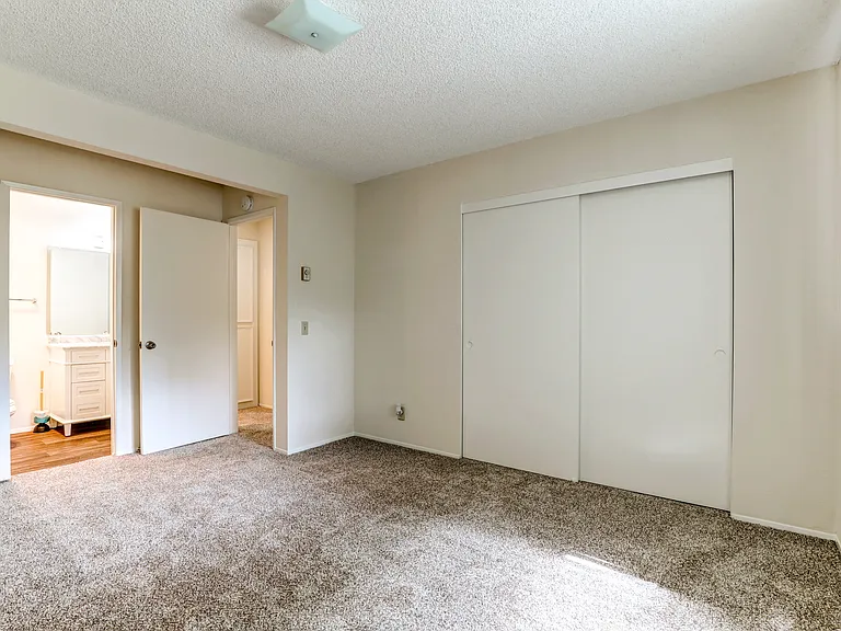 1575 Oak Apartment Homes — Photo 6