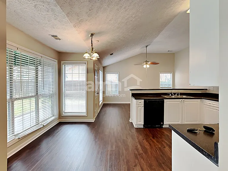 675 Lendl Ln — Photo 6