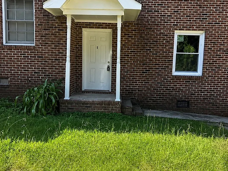 1118 Clinton Rd — Photo 1