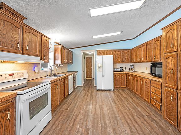 4th image of 1734 40th St