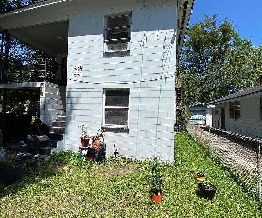1st image of 1441 Grothe St