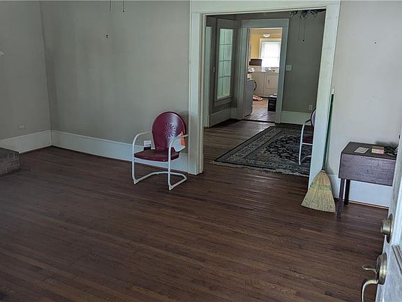 4th image of 204 Gilmer St