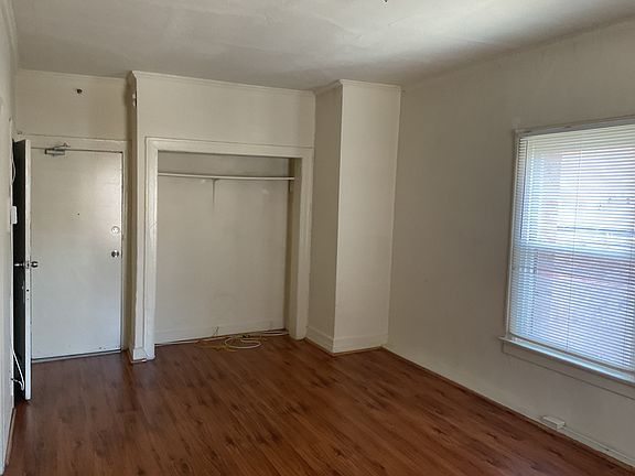 5th image of 456 1/2 S Kenmore Ave #X12