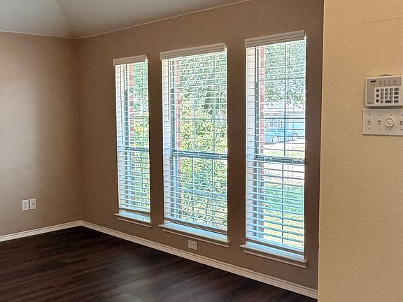 4th image of 3207 Scenic Glen Dr