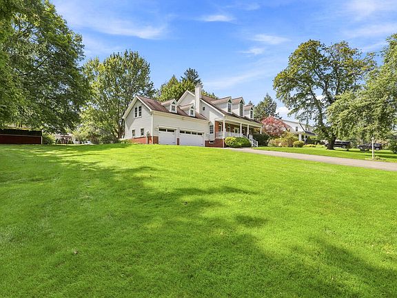 3rd image of 826 Viewmont Ave