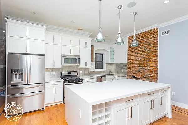 Rented by MySpaceNYC | media 2