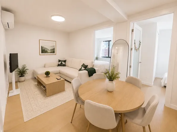 359 W 48th St #204, New York, NY 10036