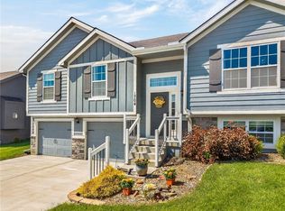 1704 Chestnut St, Kearney, MO 64060