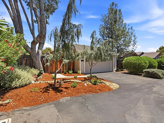 2nd image of 16989 Sara Jane Ln