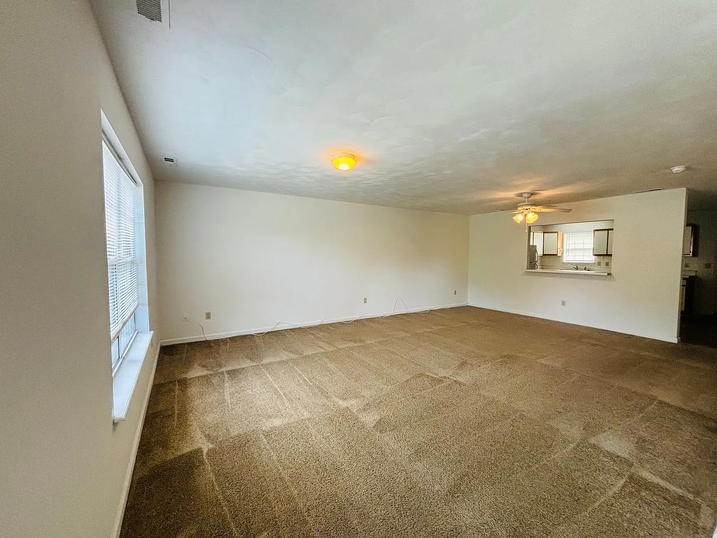 4 Bedroom 2.5 Bath Townhouse — Photo 4
