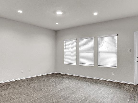 4th image of 336 Desert Willow