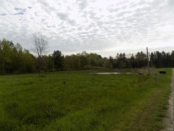 4th image of 32 Creighton Dr