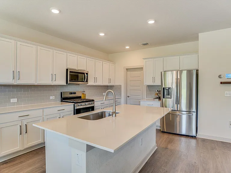 2405 Sisterdale Ln — Photo 9