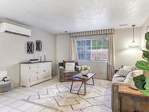 4th image of 629 Littler Dr SE