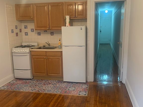 4th image of 2832 44th St APT 22