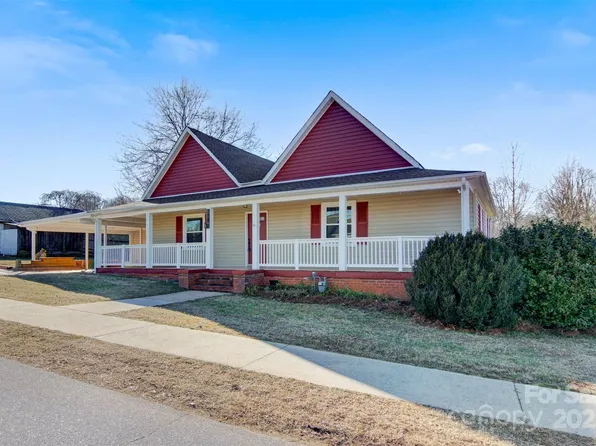 30 Forest Ave, Granite Falls, NC 28630