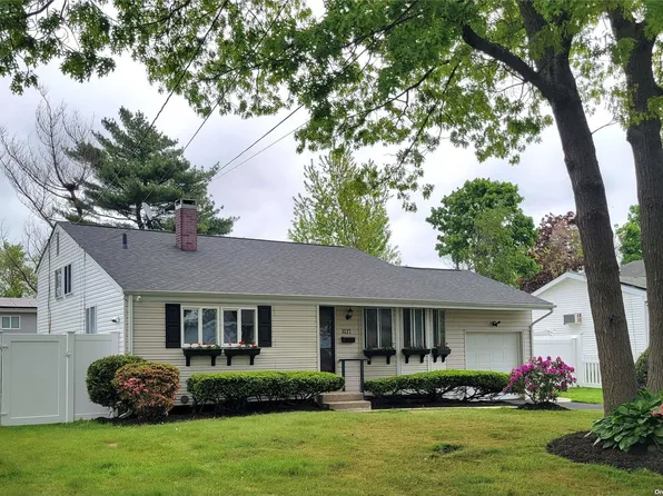 3117 Newport Avenue, Medford, NY 11763