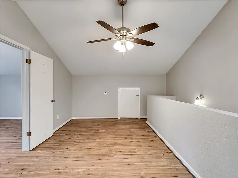2030 Lone Rock Dr — Photo 34