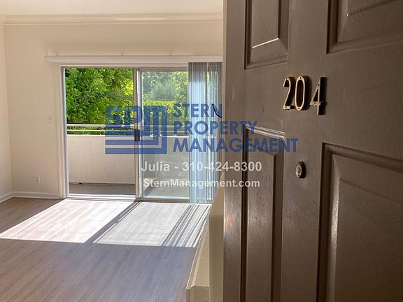 4th image of 912 N Croft Ave APT 204
