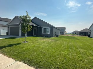 308 Pearl Ave, Grandview, WA 98930