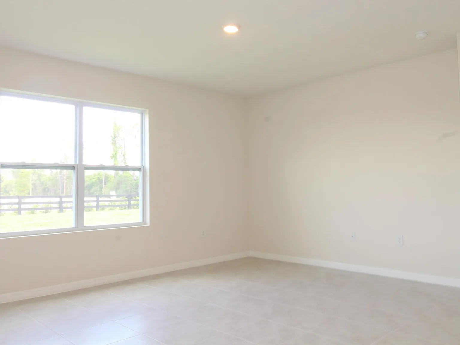 4 bed, 1828 sqft, $2,400 — Photo 4