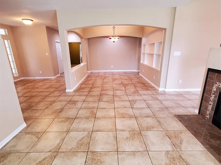 2715 Falling Forest Ct — Photo 14