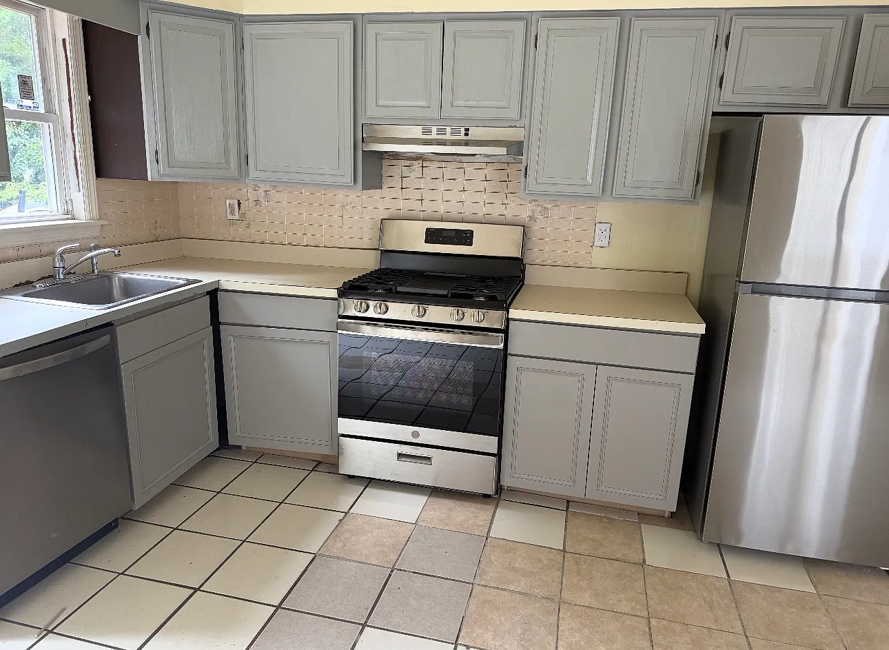 5 bed, 1.5 bath, 1526 sqft, $3,500 — Photo 2