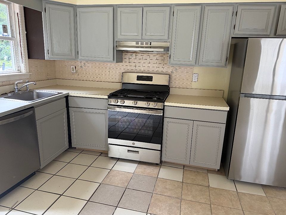 2nd image of 117 Asylum St #115