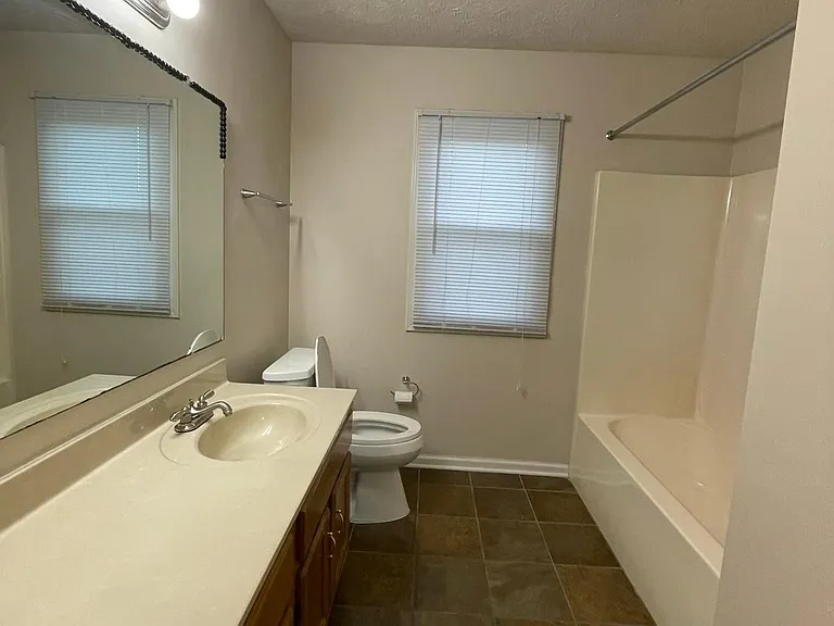 10846 Belair Dr — Photo 8