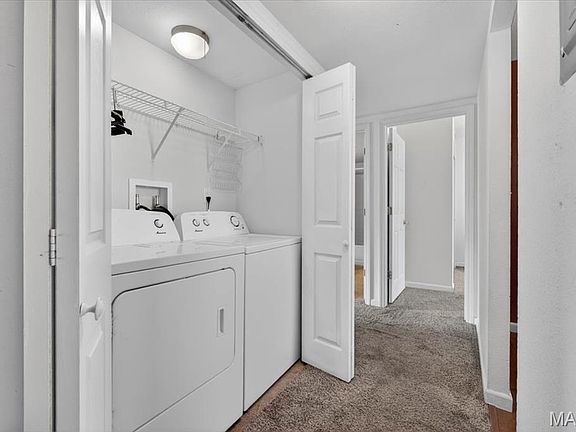 5th image of 1986 Greenpoint Dr #303