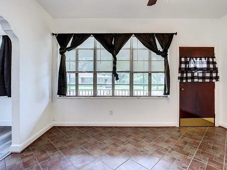 2211 Durham St — Photo 10