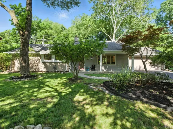 5340 Van Ness Dr, Bloomfield Hills, MI 48302